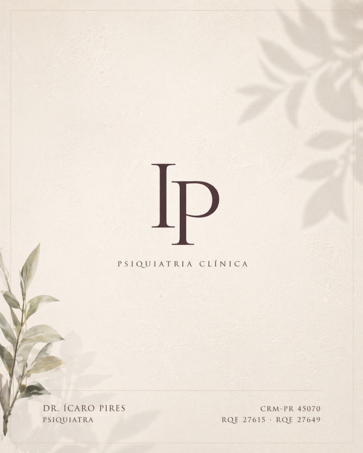 Cartão visual com monograma IP e dados profissionais do Dr. Ícaro Pires